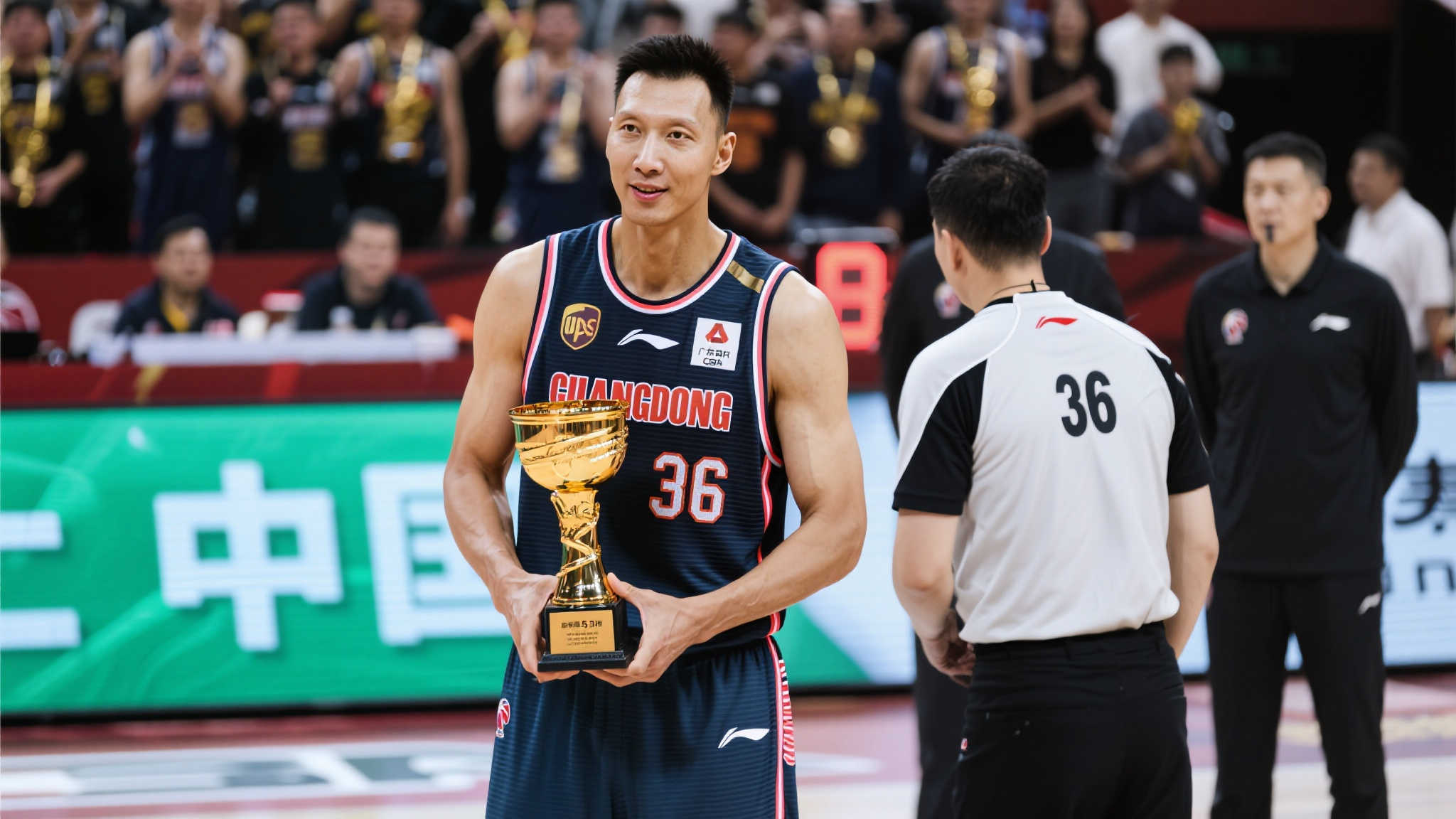 36岁CBA功勋老将退役，助广东5夺冠，新任教练不满后卫表现