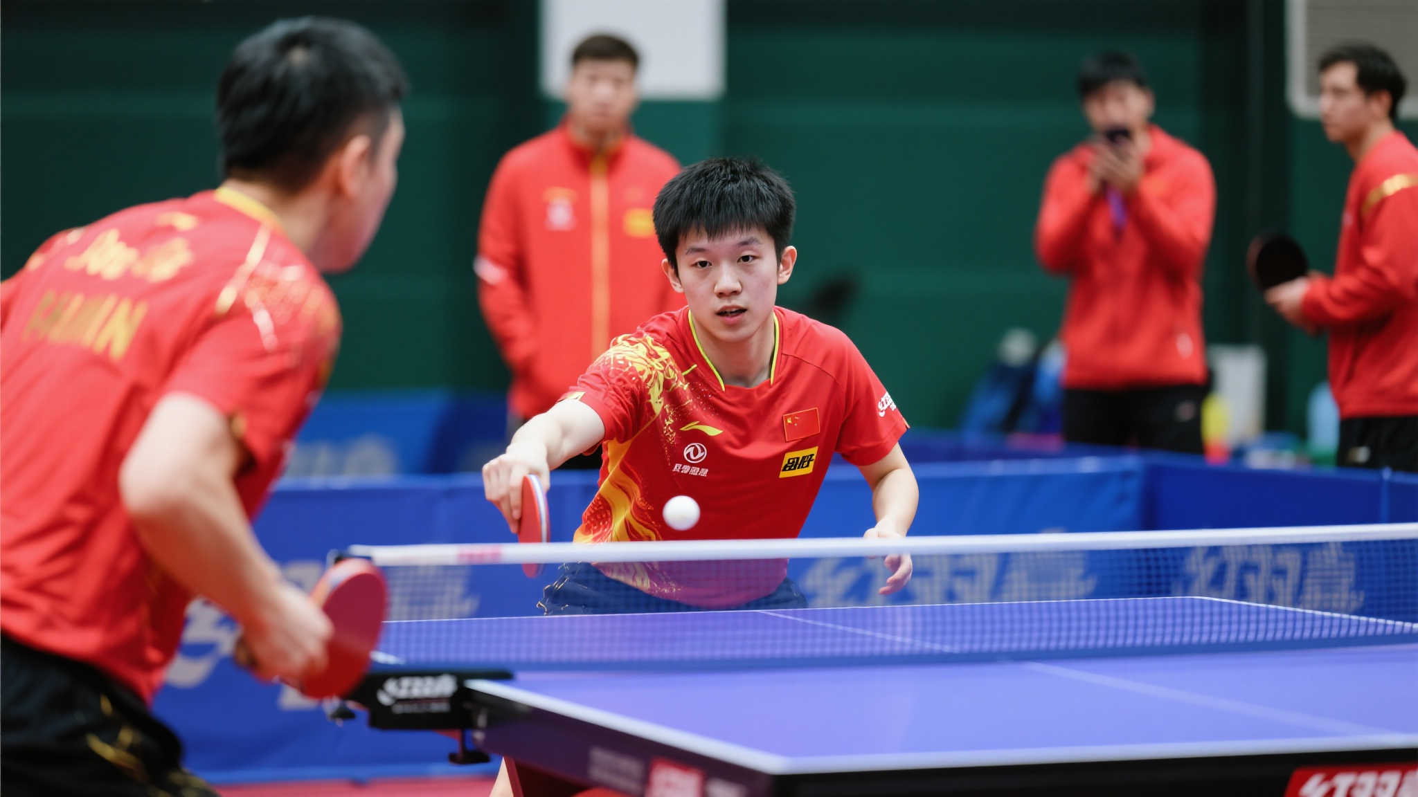 王励勤亲临指导！国乒主力喜报频传，孙颖莎幽默逗乐央视记者